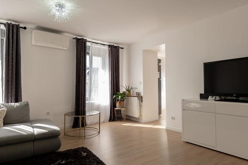 Maison - 212 m² - 8 pièces