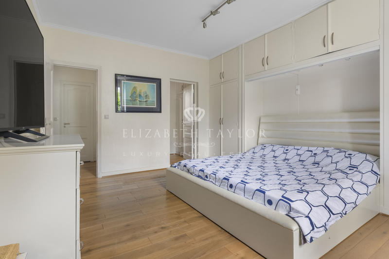 Maison - 298 m² - 10 pièces