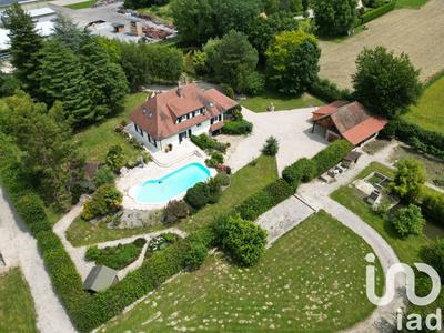 Maison - 216 m² - 8 pièces