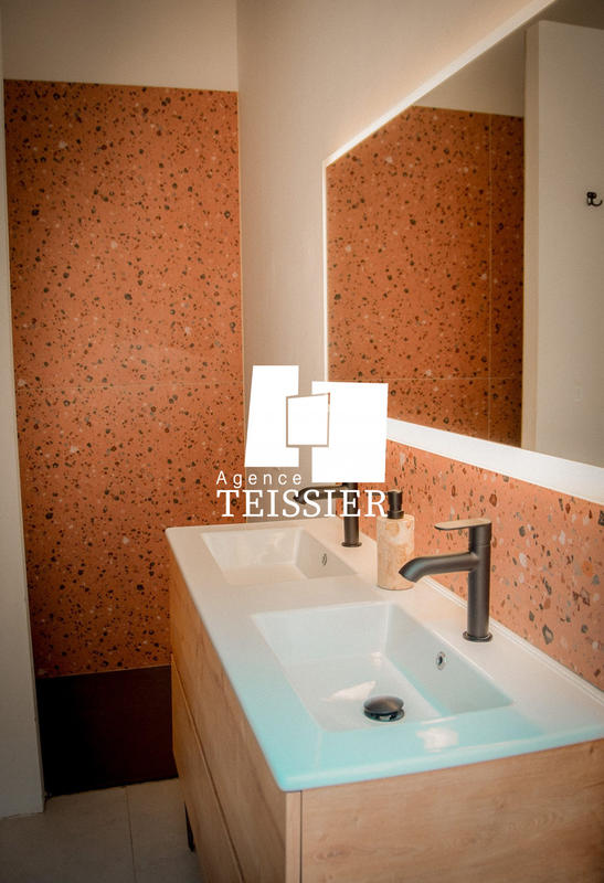 Maison - 434 m² - 11 pièces