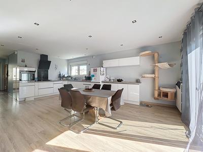 Maison - 110 m² - 4 pièces