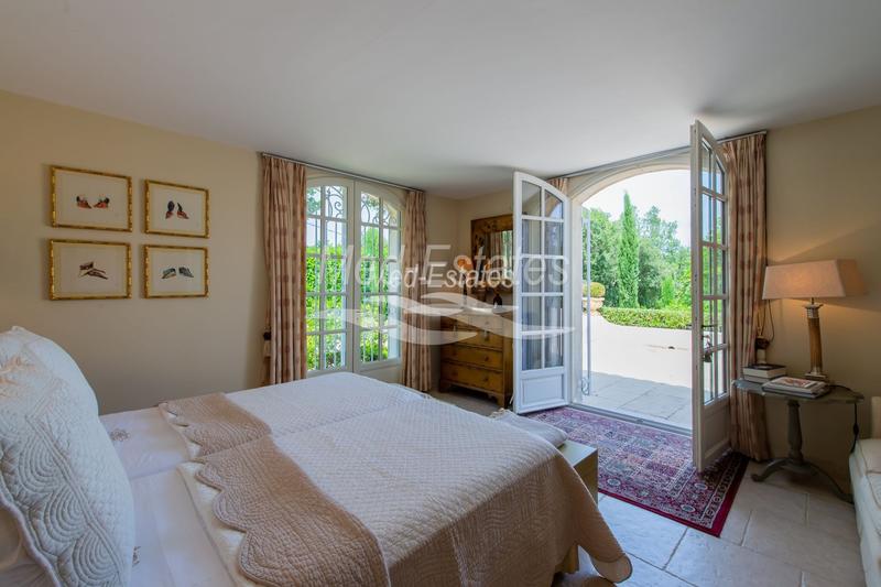 Villa - 250 m² - 5 pièces