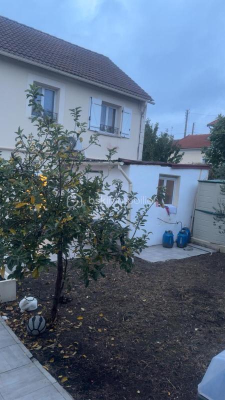 Maison - 140 m² - 9 pièces