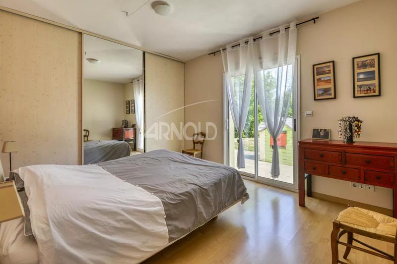 Maison - 236 m² - 8 pièces