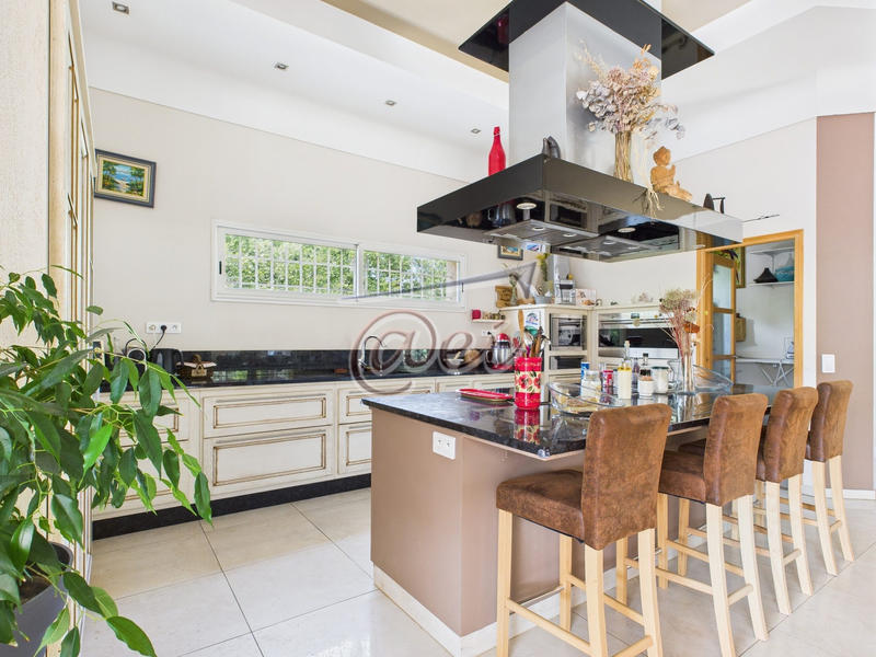 Villa - 435 m² - 10 pièces