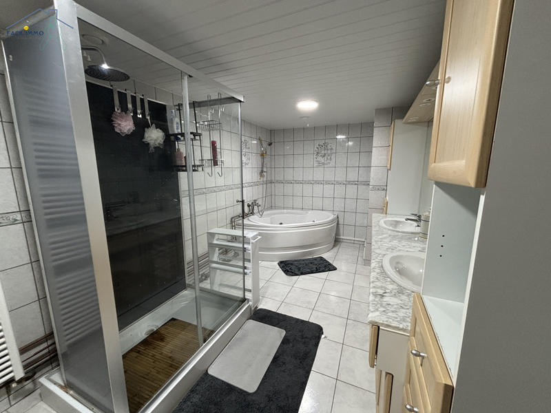 Maison - 175 m² - 8 pièces