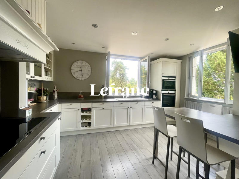 Maison - 217 m² - 10 pièces