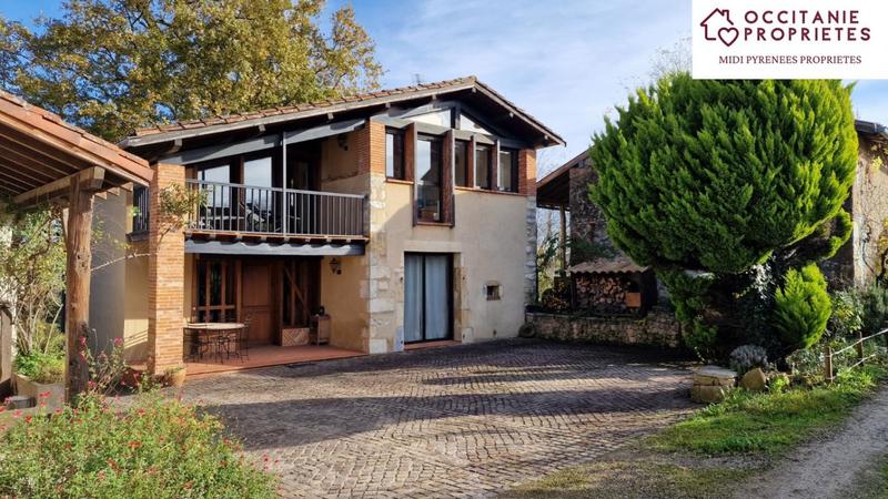 Propriété - 223 m² - 10 pièces