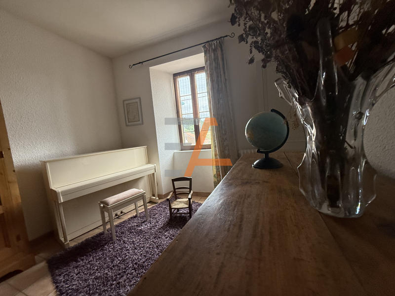 Maison - 180 m² - 5 pièces