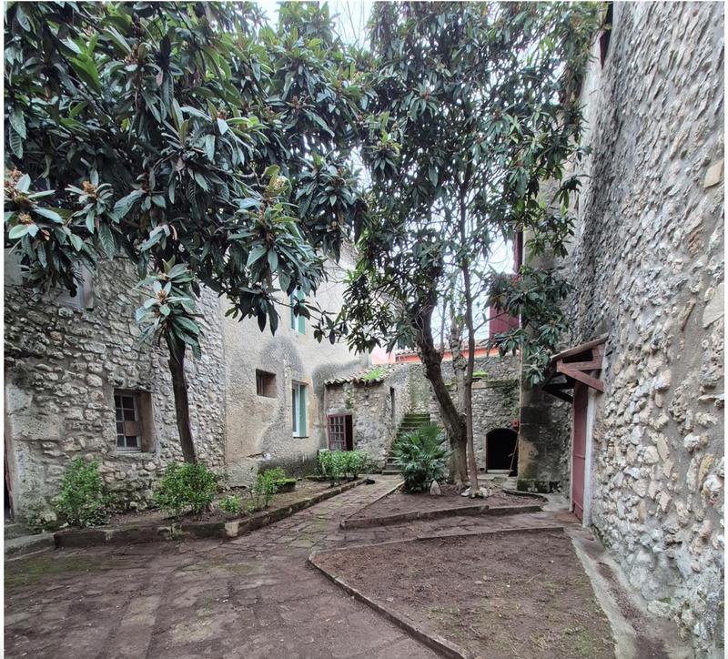 Maison de village - 255 m² - 6 pièces