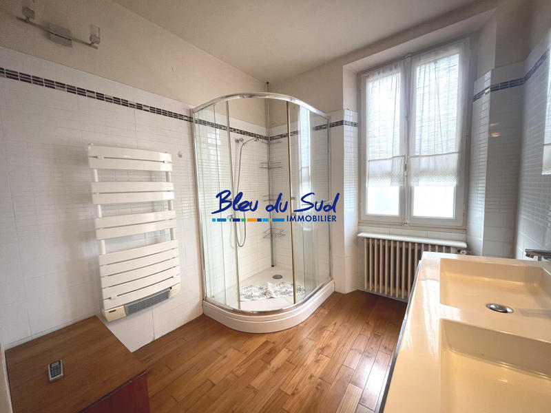 Maison - 196 m² - 10 pièces