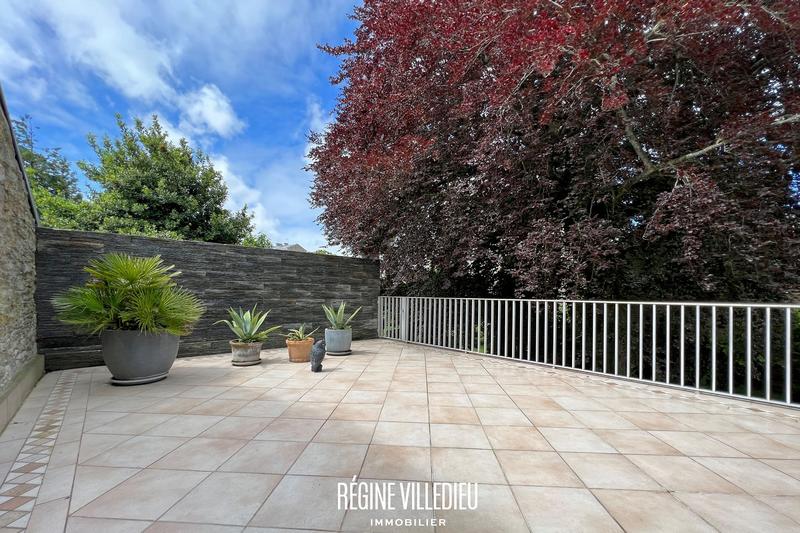 Maison - 372 m² - 11 pièces