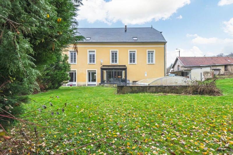 Maison - 260 m² - 8 pièces