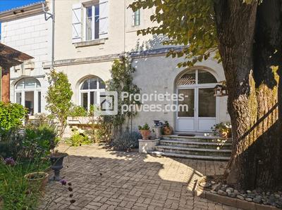 Maison - 238 m² - 8 pièces