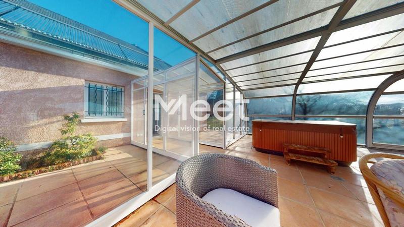 Maison - 300 m² - 8 pièces