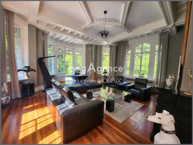 Demeure - 436 m² - 10 pièces