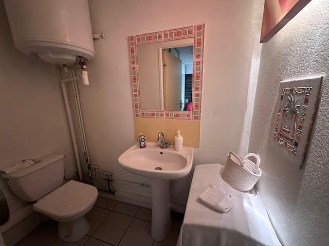 Local commercial - 107 m² - 9 pièces