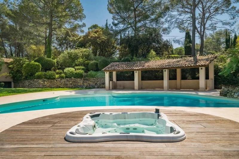 Maison - 540 m² - 10 pièces