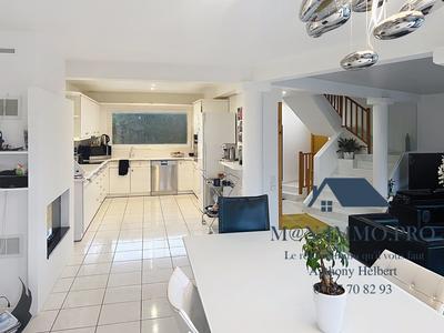 Maison contemporaine - 207 m² - 7 pièces