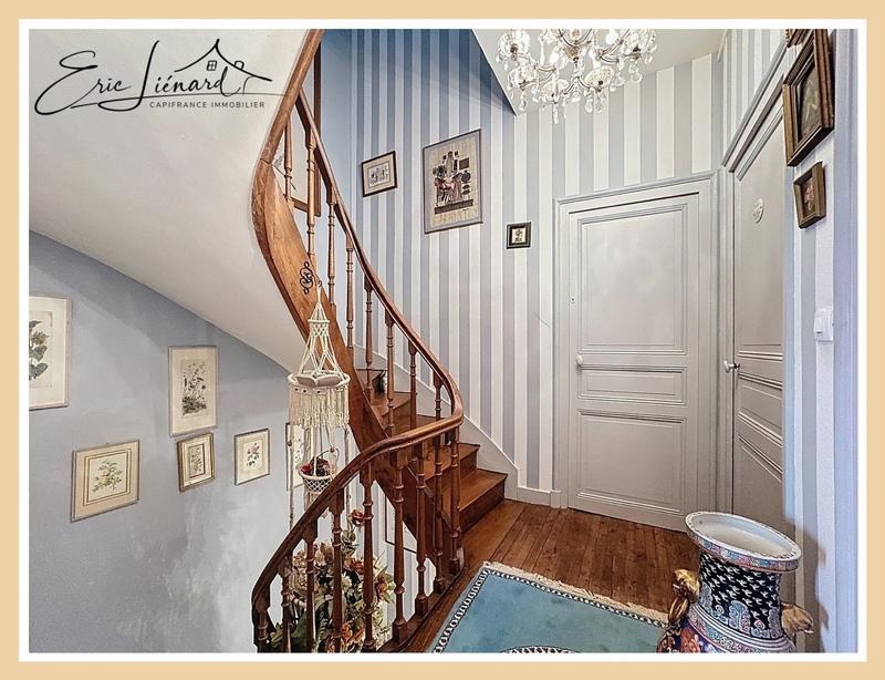 Maison - 229 m² - 9 pièces