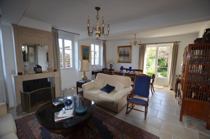 Maison - 210 m² - 7 pièces