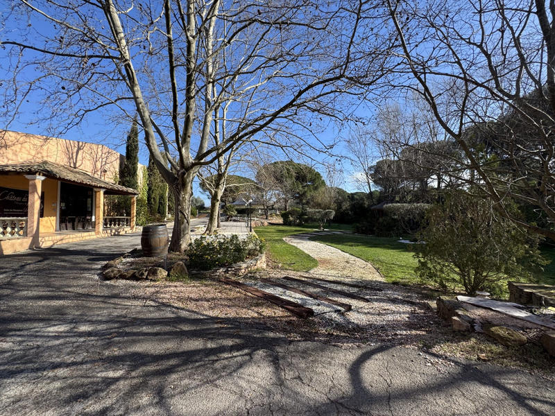 Fonds de commerce - 2 000 m²