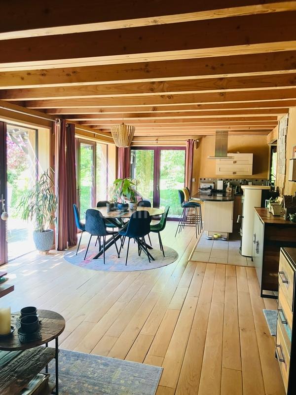Maison de bois - 140 m² - 9 pièces
