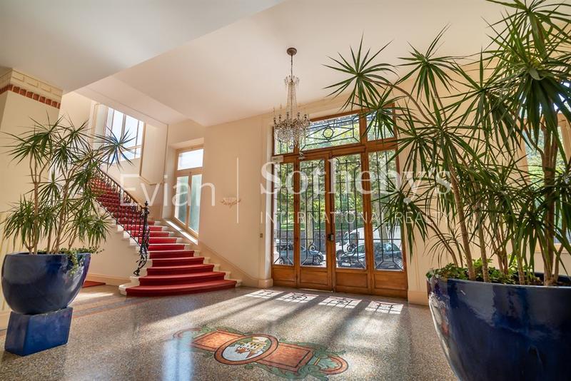 Appartement - 279 m² - 7 pièces