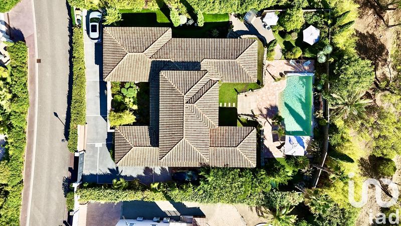 Maison - 180 m² - 5 pièces