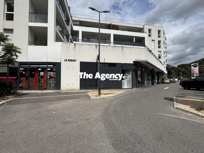 Local commercial - 296 m²