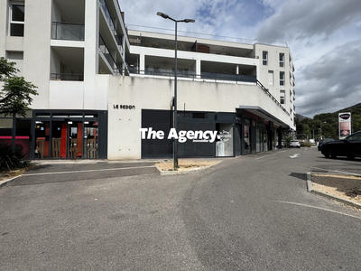 Local commercial - 296 m²