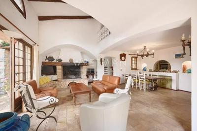 Maison - 232 m² - 9 pièces