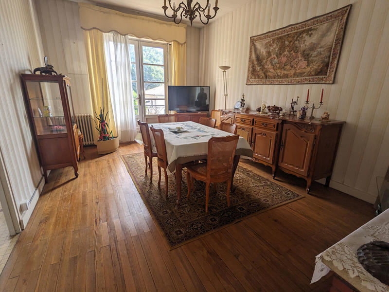 Maison - 240 m² - 6 pièces