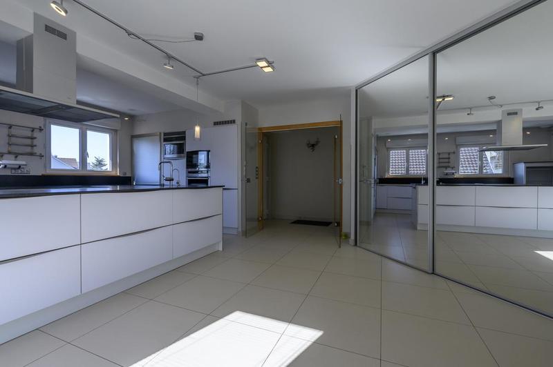 Maison - 305 m² - 7 pièces