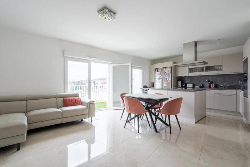 Appartement - 90 m² - 4 pièces