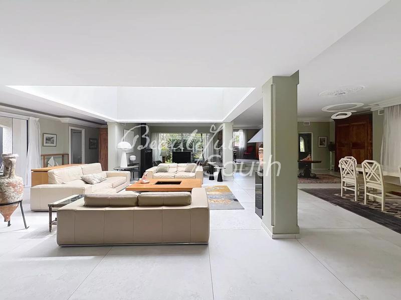 Villa - 300 m² - 7 pièces