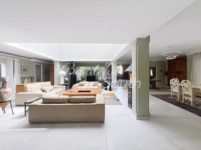 Villa - 300 m² - 7 pièces