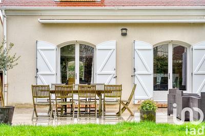 Maison - 300 m² - 10 pièces