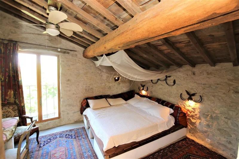 Maison - 285 m² - 10 pièces