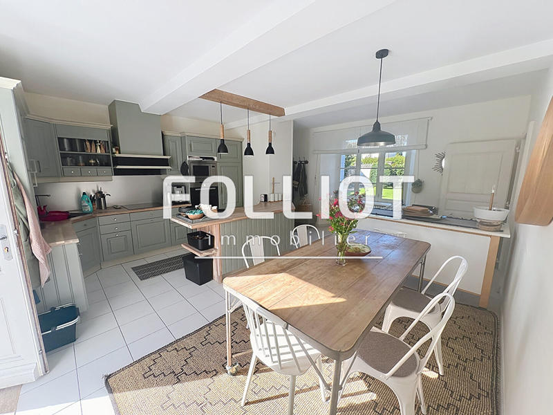 Maison - 198 m² - 10 pièces