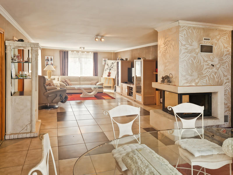 Maison - 273 m² - 9 pièces