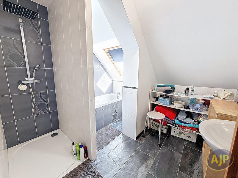 Maison - 110 m² - 6 pièces