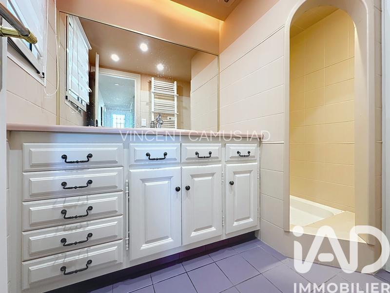 Maison - 177 m² - 6 pièces