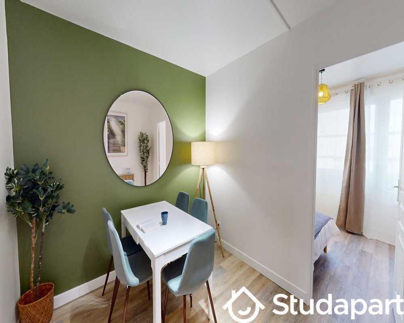 Chambre - 100 m² - 1 pièce