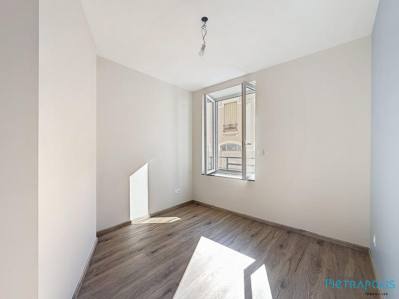 Appartement - 80 m² - 4 pièces