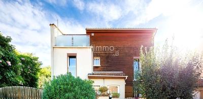 Maison - 227 m² - 8 pièces