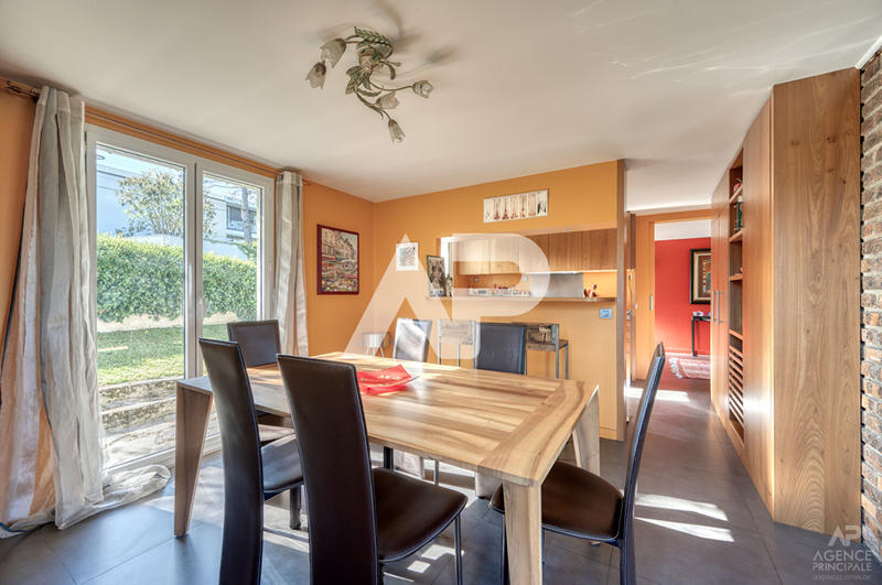 Maison - 225 m² - 6 pièces