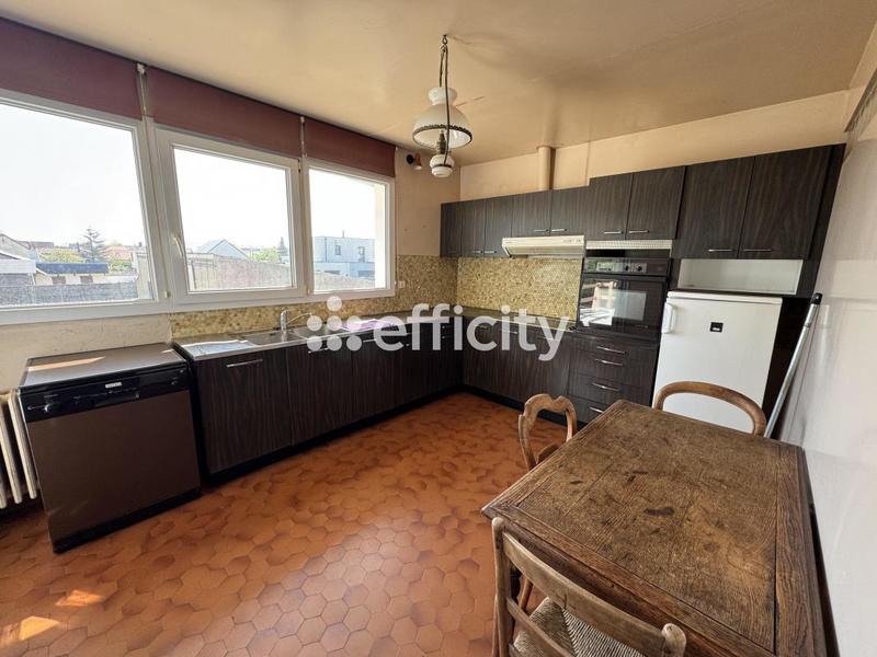 Maison - 230 m² - 8 pièces