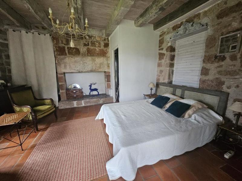 Maison - 250 m² - 7 pièces