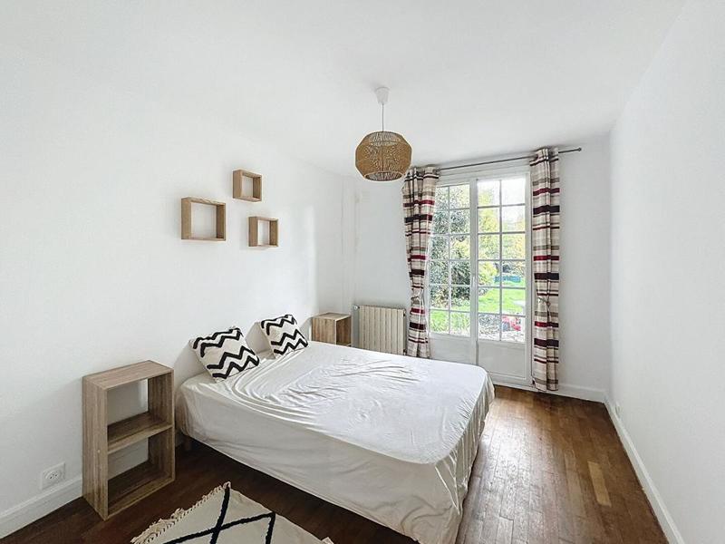 Maison - 247 m² - 8 pièces